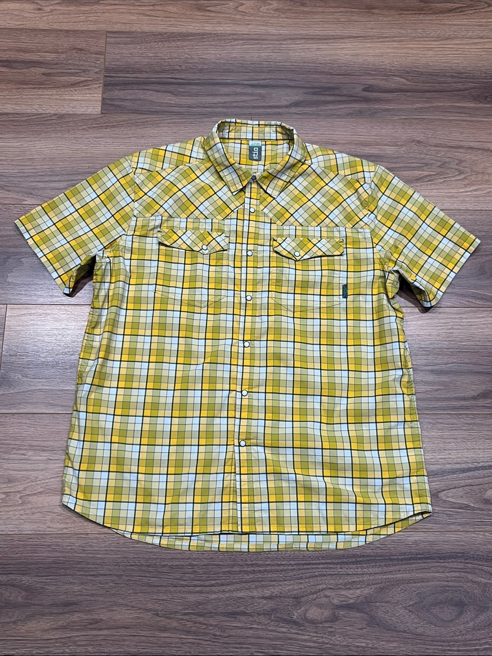 Stio Eddy Short Sleeve Button Down in Yellow/White Plaid Size X-Large